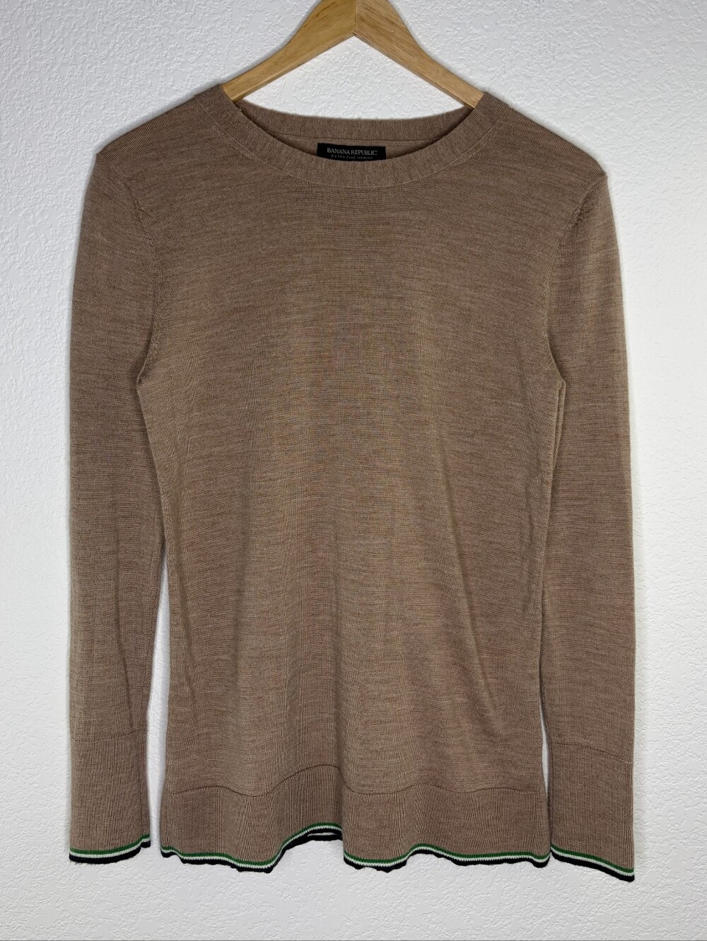 Banana Republic merino wool sweater in a camel brown Small